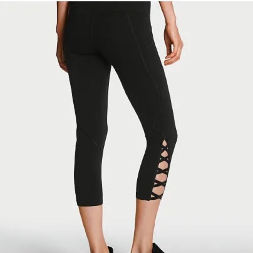 Knockout by Victoria’s Secret Capri Leggings Small